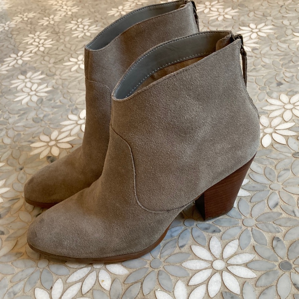 Gray suede ankle boots. Brand Tesori, size 9.